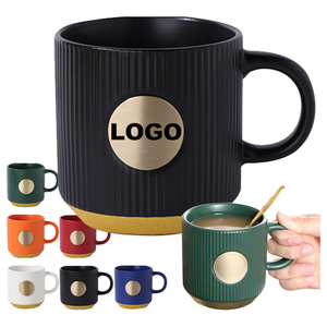 0717 Vente en gros usine Tasses à café en céramique personnalisées Cadeau d'affaires Noël Logo gravé en relief Couvercle Réutilisable Classique - Product Image 1