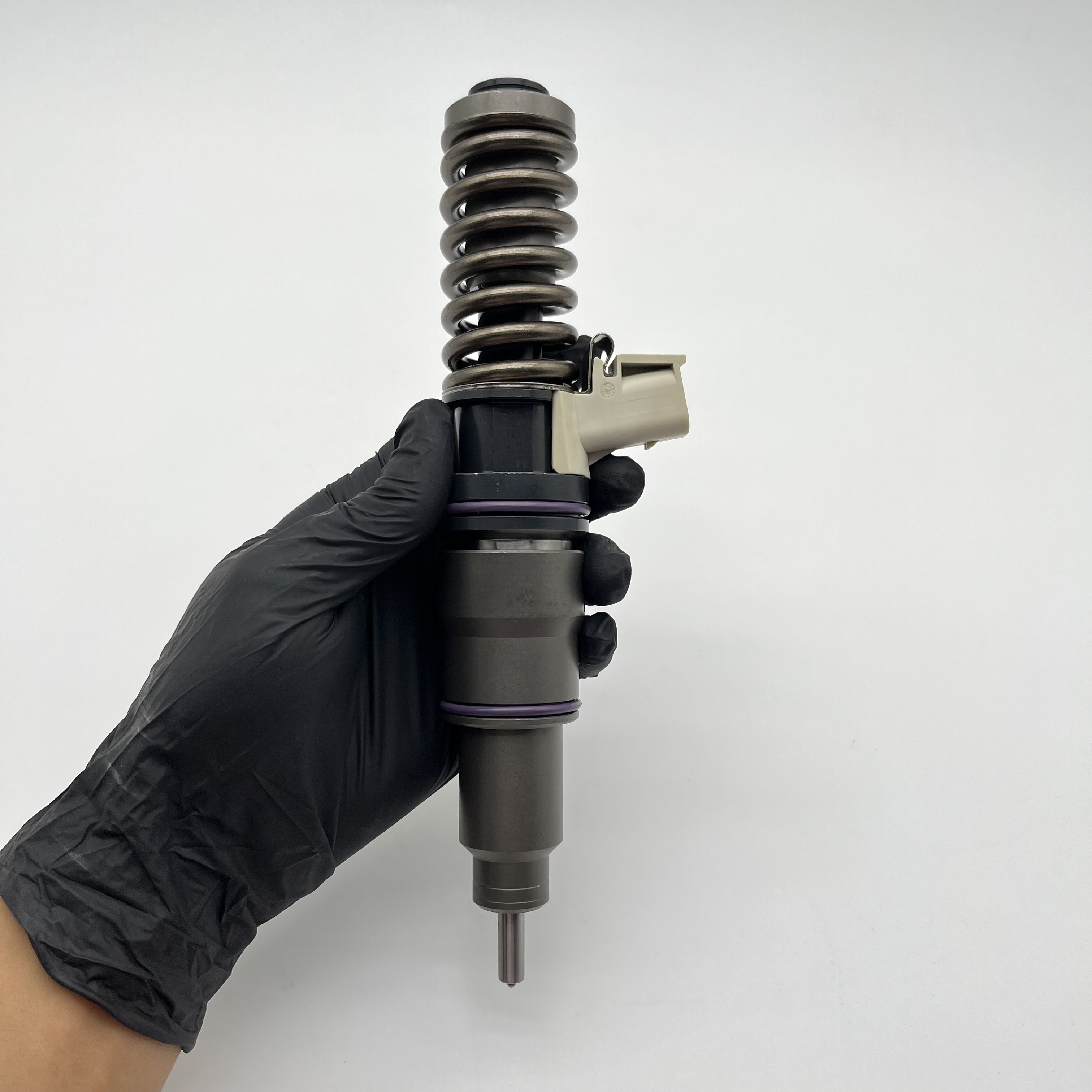 common rail injector 85003951 7485003951 BEBE4D12201 injector for VOLVO (RENAULT) MD11 diesel fuel injector 85003951 7485003951