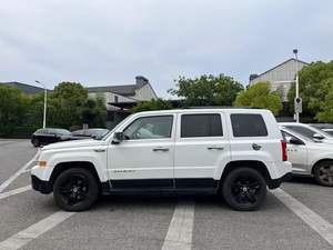 <span class=keywords><strong>Jeep</strong></span> Patriot d'occasion <span class=keywords><strong>2013</strong></span> 2.4L 4x4 Édition Sport SUV Compact Noir 5 Places Personnalisation Intérieure Disponible - Product Image 5