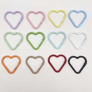 Mosquetón <span class=keywords><strong>de</strong></span> aleación <span class=keywords><strong>de</strong></span> zinc colorido con cierre <span class=keywords><strong>de</strong></span> resorte <span class=keywords><strong>de</strong></span> corazón grande, accesorio DIY para llavero, anillo abierto, colgante para bolso - Product Image 4