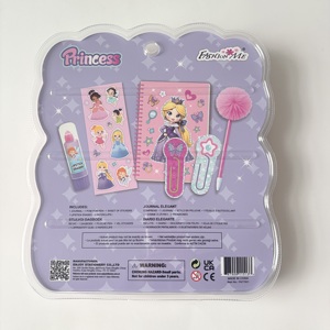 Set <span class=keywords><strong>de</strong></span> Diario FASHIONME con Bolígrafo <span class=keywords><strong>de</strong></span> Pompón y Borrador con Forma <span class=keywords><strong>de</strong></span> Lápiz Labial, Estilos Surtidos, Incluye Cuaderno, <span class=keywords><strong>2</strong></span> Clips y 20 Pegatinas - Product Image 4