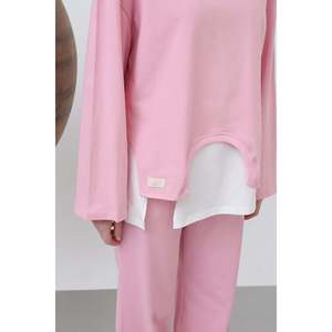 เสื้อสเวตเชิ้ตผู้หญิงทรงอสมมาตรสีสันตัดกัน รุ่น Soul - ดีไซน์ทันสมัย สีชมพู แขนยาว เหมาะสำหรับใส่ลำลอง - Product Image 5