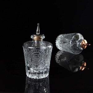Mecanismo de rejilla de estilo japonés, botella de ajenjo tallada retro con tapón - Product Image 4