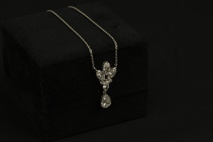 Collar de mujer chapado en oro con diamantes de corte Marquesa cultivado en laboratorio para boda y Aniversario - Product Image 2