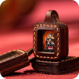 Mặt dây chuyền Thangka 3D Zakira Green Tara vẽ tay nhỏ, hộp đựng bằng da màu vàng Tây Tạng, phong cách dân tộc, tự làm, hình con bướm, quà kỷ niệm - Product Image 1