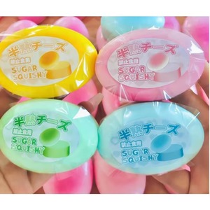 Jouet anti-stress souple à rebond lent en forme de mini-fromage quatre couleurs, vente en gros, pour l'exportation, type Sugar Squishy - Product Image 1