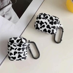 Moda callejera de lujo de silicona con patrón de vaca, <span class=keywords><strong>funda</strong></span> para auriculares, <span class=keywords><strong>funda</strong></span> para auriculares a prueba de golpes para <span class=keywords><strong>AirPods</strong></span> 4 3 <span class=keywords><strong>Pro</strong></span> - Product Image 1