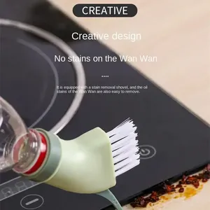 Brosse de nettoyage domestique créative à double usage Brosse à récurer en <span class=keywords><strong>plastique</strong></span> multi-usage avec connectivité pour bouteilles d'<span class=keywords><strong>eau</strong></span> minérale sèche et humide - Product Image 4