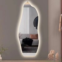 Miroir LED anti-buée intelligent au design moderne, avec cadre en aluminium et lentilles en acier inoxydable, idéal pour les salons de coiffure et les salons de beauté.