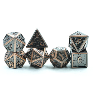 Ensemble de dés en métal noir Heavy Star, 7 pièces avec pochette pour jeu de rôle de table Dungeons and Dragons - Product Image 1