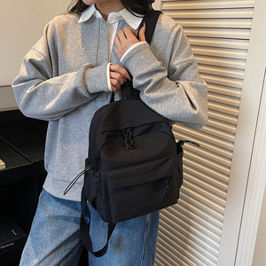 Sac à dos uni pour femme, léger, 20L, pour usage quotidien, avec bandoulière et poche intérieure zippée, été 2026 - Product Image 1