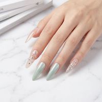 Ongles longs en ABS pour femmes, style stiletto |   Manucure élégante pour femme avec dégradé rose nude et strass bleu clair
