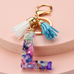 Vente en gros de 26 breloques en résine avec lettres de l'alphabet anglais scintillantes, style girly, <span class=keywords><strong>porte</strong></span>-clés avec pompon - Product Image 6