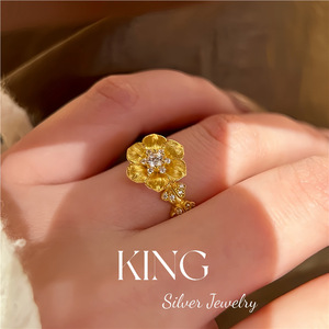 แหวนดอกไม้เงินแท้ King Silver Jewelry S925 ชุบทอง ประดับคริสตัลและเพชรเทียม แหวนแฟชั่นสำหรับผู้หญิง - Product Image 3