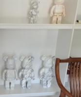 Taille personnalisée décoration moderne de la maison marbre naturel ours violente ornements marbre BearBrick Statue