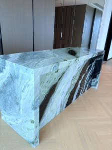 Îlot <span class=keywords><strong>de</strong></span> <span class=keywords><strong>cuisine</strong></span> en marbre vert naturel îlot <span class=keywords><strong>de</strong></span> marbre personnalisé <span class=keywords><strong>plan</strong></span> <span class=keywords><strong>de</strong></span> <span class=keywords><strong>travail</strong></span> <span class=keywords><strong>de</strong></span> comptoir <span class=keywords><strong>de</strong></span> <span class=keywords><strong>cuisine</strong></span> en jade Shangri-la - Product Image 2