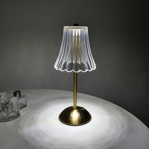 Lámpara de Mesa LED Moderna y Minimalista para Oficina o Sala de Lectura, con Diseño de Flor Acrílica, Luz Nocturna Ambiental, Recargable, Inalámbrica y con Intensidad Regulable - Product Image 4