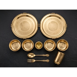 Juego de Vajilla de Lujo de Latón, Juego de Cubiertos Tradicionales de Metal para Mesa de Comedor con Platos, Tazones, Cuchara y Tenedor de Vidrio para Servir y Regalar - Product Image 1