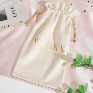 Bolsas de Terciopelo Suave con Estampado Dorado de Lujo para Almacenamiento de Cosméticos y Cuidado de la Piel, Bolsas de Terciopelo para Empaque de Joyería y Regalos con Logotipo Personalizado - Product Image 4