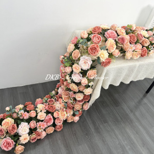 Camino de Mesa Personalizado con Rosas Champán Rosadas y Crisantemos, Arreglo Floral Mixto de Flores Artificiales y Plantas - Product Image 5