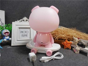 Mini LED Touch Control Skateboard Pig Lámpara de mesa Diseño minimalista para dormitorio y sala de estar Luz de noche - Product Image 3