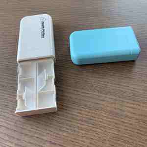 Prensa de viaje portátil Pop Out Pastillero de plástico Separado Organizador de 6 compartimentos Caja de almacenamiento de medicamentos - Product Image 3