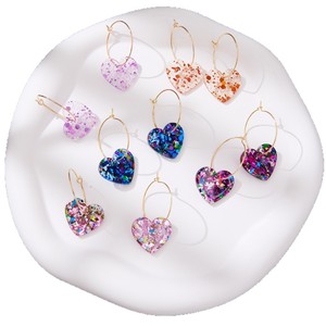 أقراط حلقية فاخرة جديدة من هاومي بتصميم قلب مرصع بالترتر الأكريليك - Product Image 5