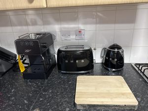 Tostadora <span class=keywords><strong>SMEG</strong></span> TSF01 Retro de 2 Rebanadas en Negro Mate y Acero Inoxidable con Funciones de Descongelar, Recalebar y Tostar - Product Image 3