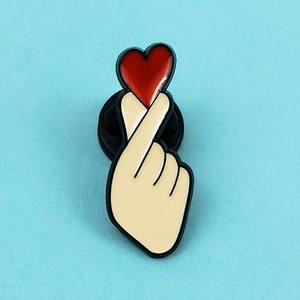 Broche personnalisée en alliage en forme de cœur, motif dessin animé, épinglette créative en émail, accessoire de sac pour <span class=keywords><strong>hommes</strong></span> et femmes - Product Image 3