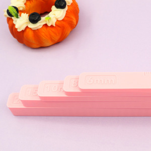 Balance à pâte roulante en PLA avec <span class=keywords><strong>emporte</strong></span>-pièce personnalisable et outil de pressage pour moule à fondant (Modèle K-2337) - Product Image 2
