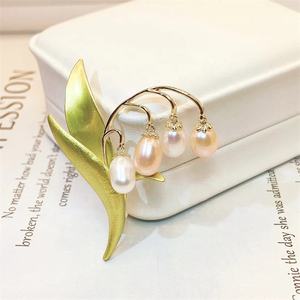 2024 été costume accessoires perle d'eau douce haute qualité broche muguet broche femme - Product Image 2