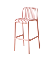 Tabourets de bar de haute qualité pour l'extérieur Tabouret de bar au design nordique Chaise de bar moderne en plastique PP empilable