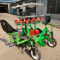 Transplanteur de semis de légumes tracté par un tracteur agricole à quatre roues