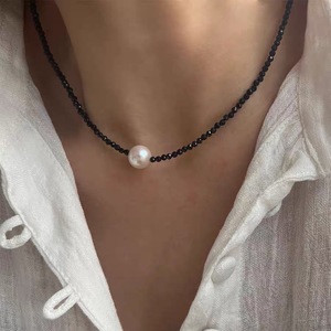 Collier polyvalent bohème en perles d'eau douce naturelles, grande perle Roc noire, chaîne de clavicule en cristal pointu, style décontracté et original pour femme - Product Image 4