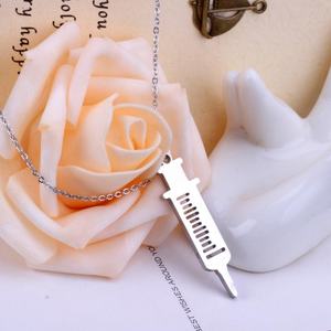 Collier tennis avec pendentif seringue médicale dorée pour femmes, infirmières/médecins, bijoux cadeau - Product Image 6