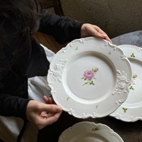 Assiettes à dîner en céramique blanche, style européen, vaisselle en porcelaine à fleurs, assiettes en relief, vaisselle pour fête