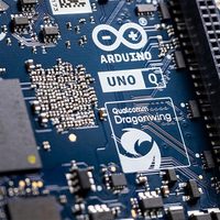 Carte hybride ONE Q 4 Go Qualcomm Dragonwing QRB2210 STM32U585 IA Vision Voix IoT Robotique Linux Debian OS Wi-Fi 5 pour USB-C