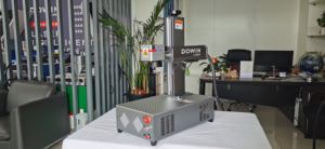 Máquina de Grabado Láser de Fibra para Metal y Tarjetas - Alta Precisión, Compatible con DXF/PLT/BMP/AI/DWG/DST, 2 Años de Garantía, Refrigeración por Aire - Product Image 4