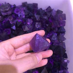 Bella <span class=keywords><strong>pietra</strong></span> di ottaedro di cristallo di quarzo <span class=keywords><strong>Fluorite</strong></span> viola roccia naturale per la decorazione domestica - Product Image 1
