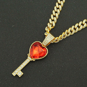 Collar con Colgante de Corazón Rojo de Aleación con Diamantes de Imitación, Estilo Hiphop Urbano, de Moda, para Hombre, Venta al por Mayor - Product Image 1