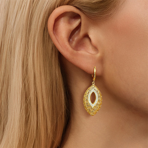 Aretes CANNER con Diseño Artístico Impreso en 3D, Plata de Ley 925, Chapados en Oro de 18K, Forma Ovalada de Corazón, Joyería - Product Image 4