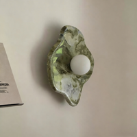 Applique murale en marbre vert naturel de forme irrégulière avec ampoule globe en verre pour chambre à coucher de luxe, éclairage d'intérieur