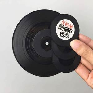 Sous-verres en silicone vintage en forme de disque vinyle, tendance et parfaits pour les fêtes – Nouveauté très prisée - Product Image 3