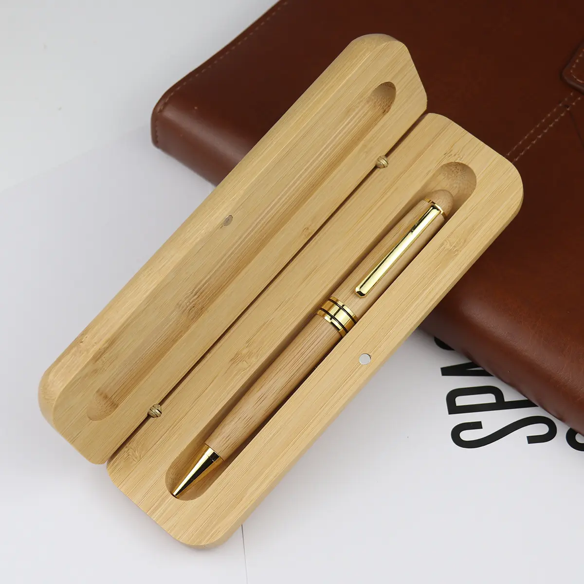 Cadeaux promotionnels, logo personnalisé, stylo à bille imprimé en bambou avec étui, vente en gros de stylos plume en bois de bambou