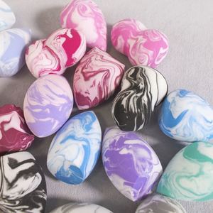 Nouveautés 2026 – Éponge de Maquillage 3D Lavable Effet Marbre Hydrophile Sans Latex, Couleurs Violet/Rose/Vert, Forme Goutte d'Eau - Product Image 3