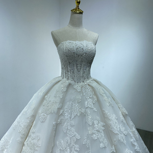 Robe de mariée princesse sans bretelles en dentelle faite à la main avec traîne cathédrale Wm29 - Product Image 3