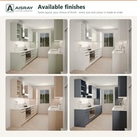 Meuble de cuisine de luxe en PVC, configuration en croix, avec portes en panneaux vert sauge, boîtes en panneaux de particules et poignées intégrées