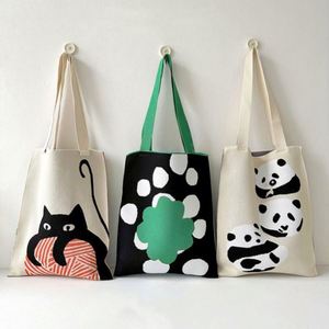 Bolso de Hombro de Punto con Diseño de Panda de Dibujos Animados, Bolso Tote de Ganchillo Floral para Mujer - Product Image 1