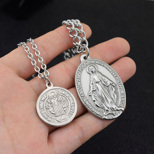 Collar con Colgante Ovalado <span class=keywords><strong>de</strong></span> Acero Inoxidable Oxidado con Medallón <span class=keywords><strong>de</strong></span> Jesucristo y Santa María Conquestra Sin Pecado para <span class=keywords><strong>Hombre</strong></span> - Product Image 4