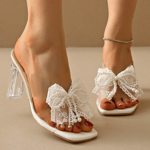 รองเท้าส้นสูงแบบสวมเปิดหัวทรงเหลี่ยมสำหรับฤดูร้อน ไซส์ใหญ่พิเศษสำหรับผู้หญิง ประดับมุกและโบว์คริสตัลสุดหรู - Product Image 3